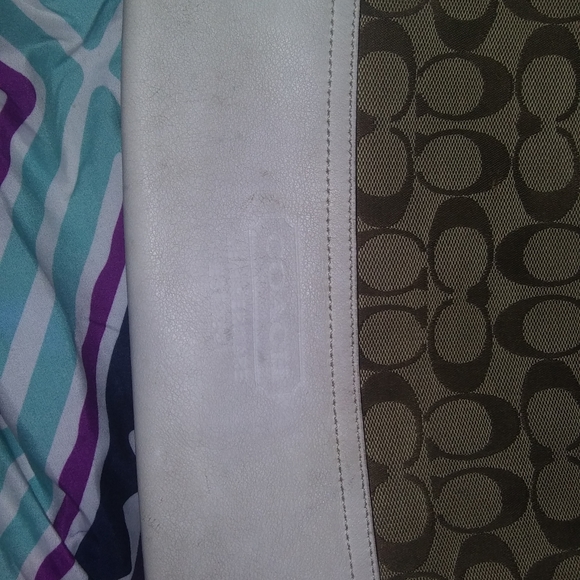 BARELY USED COACH PURSE - Picture 3 of 4